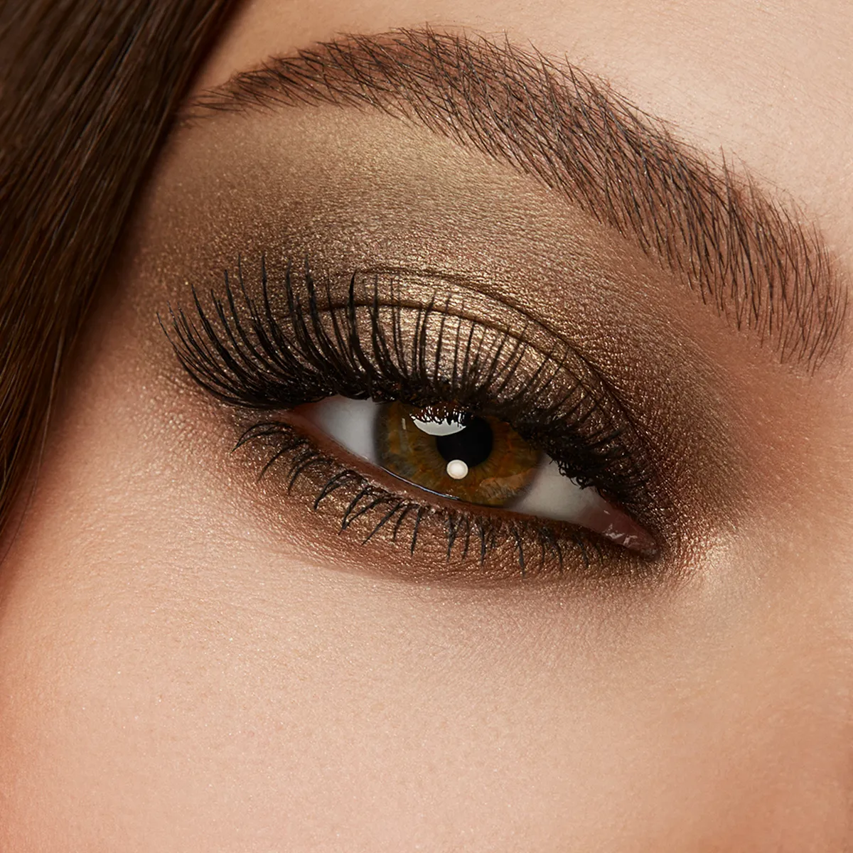 286-standout-volume-buildable-mascara-1.webp